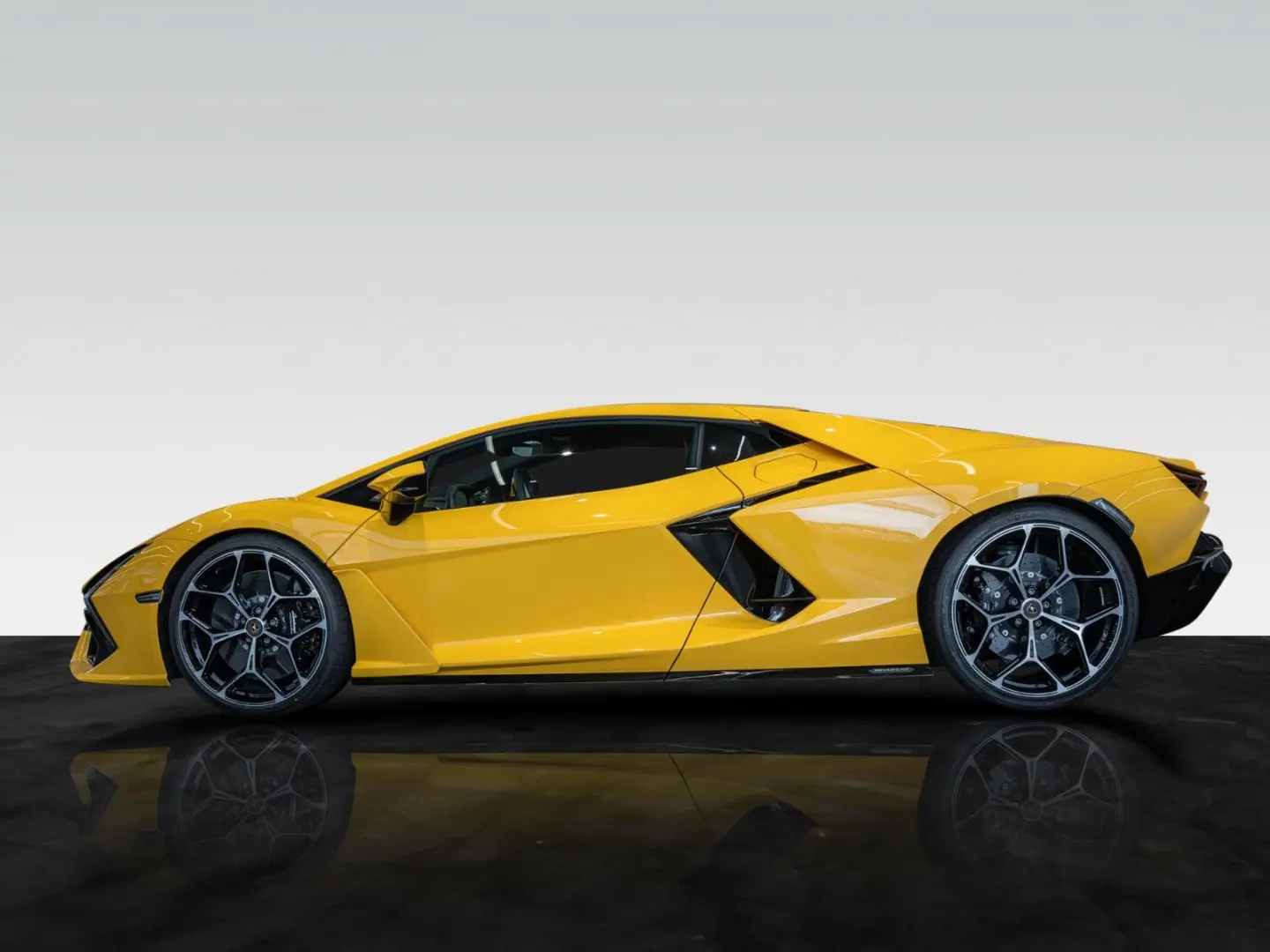 Lamborghini Revuelto   Giallo   Leather Pack