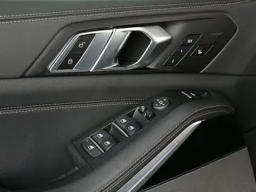 X5 xDrive30d A M Sport Soft Close Ventilation