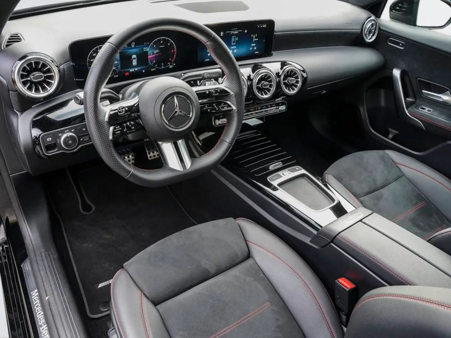 A 220 d AMG-LINE PREMIUM PANO MULTIBEAM NIGHT