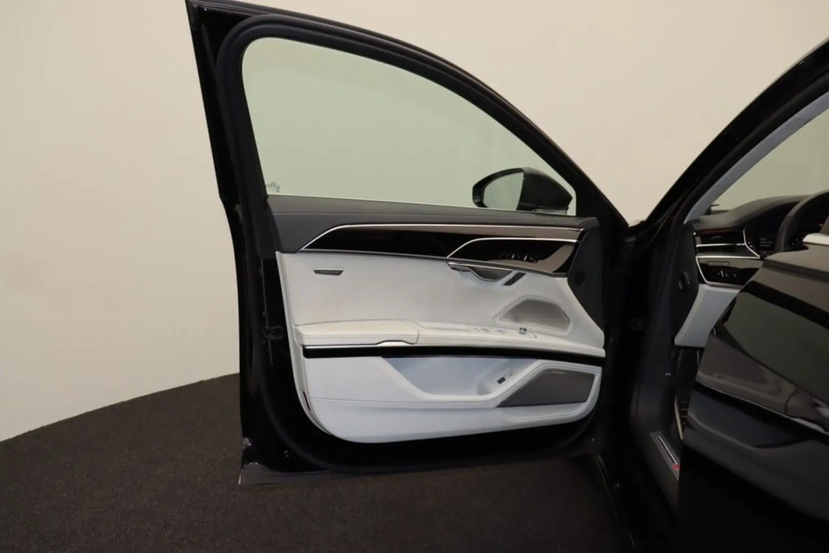 S8 4.0 TFSI quattro . Matrix Navi Pano AHK