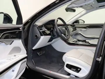 S8 4.0 TFSI quattro . Matrix Navi Pano AHK