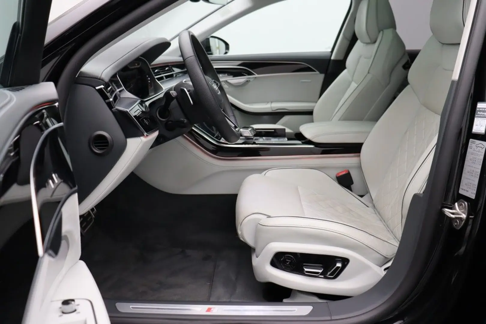S8 4.0 TFSI quattro . Matrix Navi Pano AHK