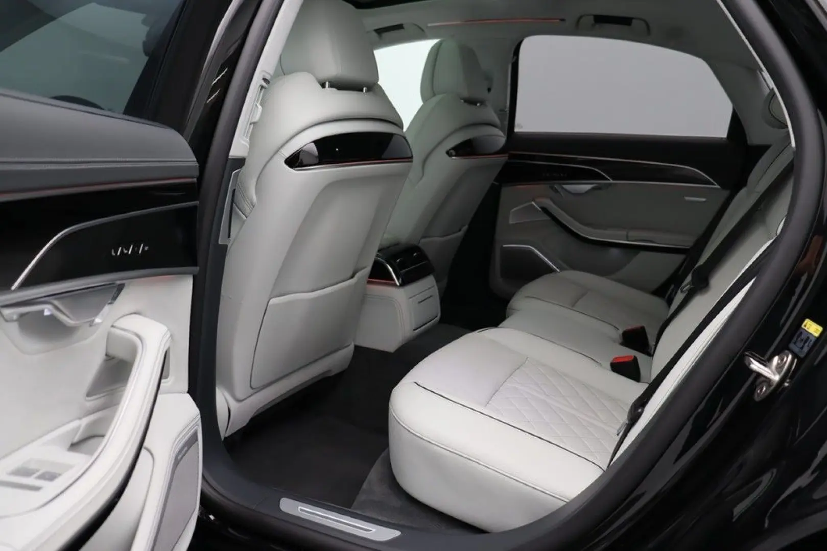 S8 4.0 TFSI quattro . Matrix Navi Pano AHK