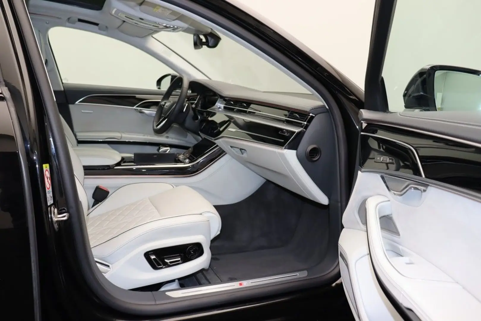 S8 4.0 TFSI quattro . Matrix Navi Pano AHK