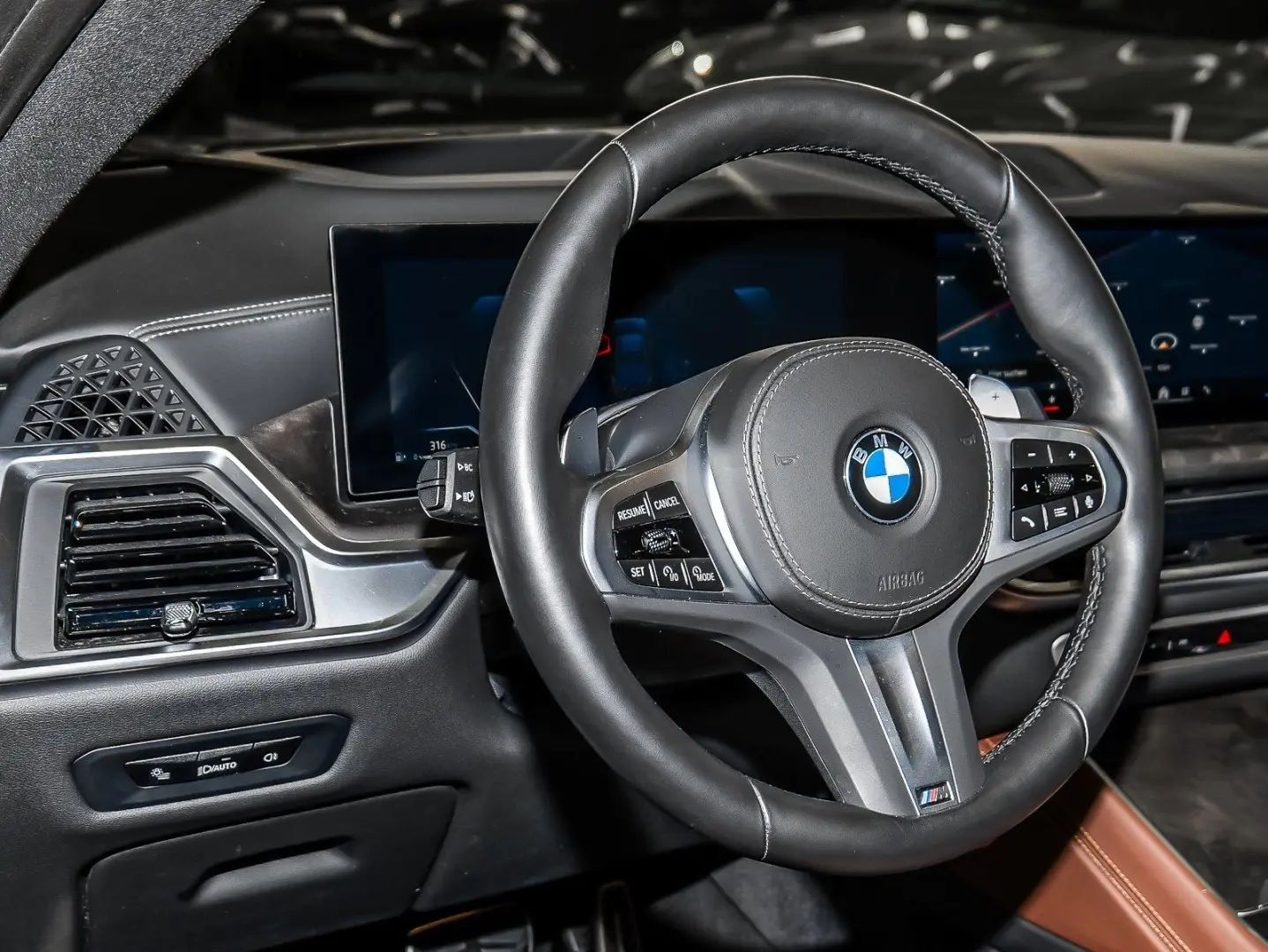 X6 xDr30d MSp Massage Ventilation SoftClose IconicGlow