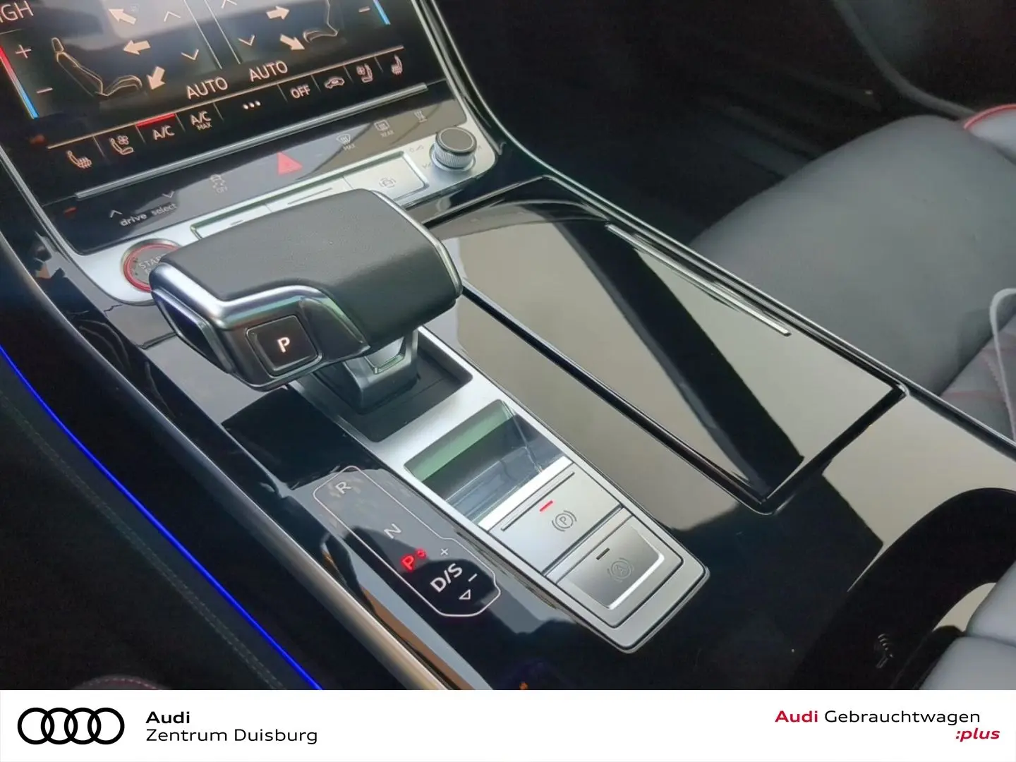 S8 4.0 TFSI quattro HUD AD StandHZG AHK-klappbar