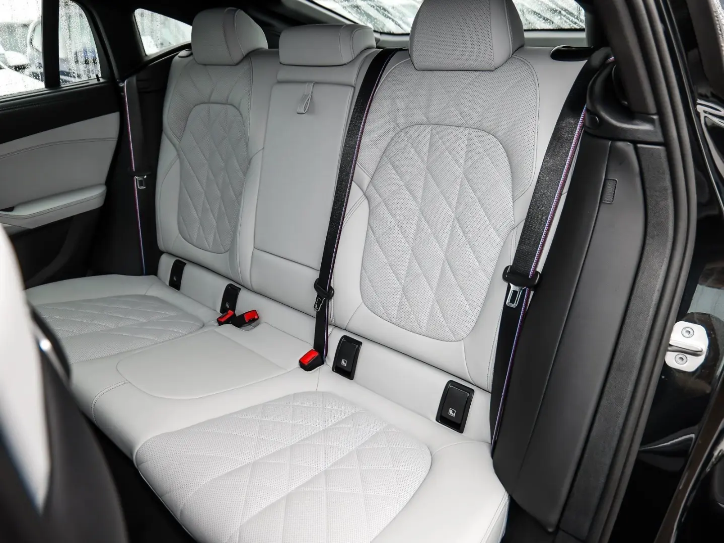 X6 xDr30d MSp SkyLounge Massage Ventilation IconicGlow