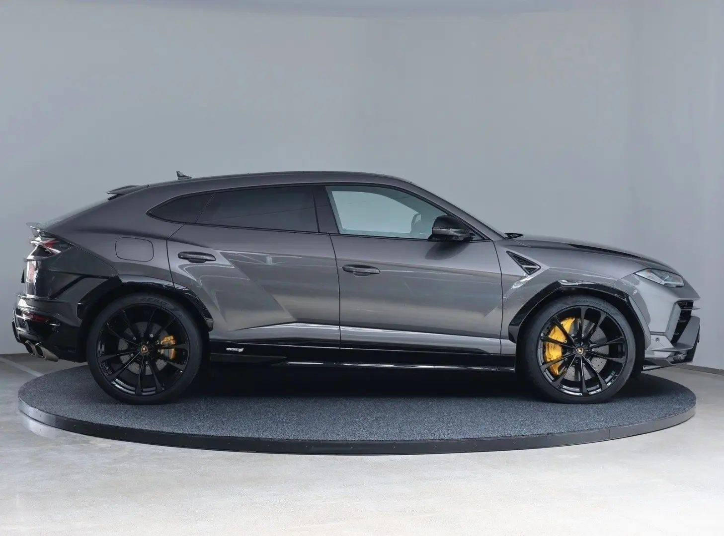 Lamborghini Urus S   AKRAPOVIC   PANO   B & O   MASSAGE