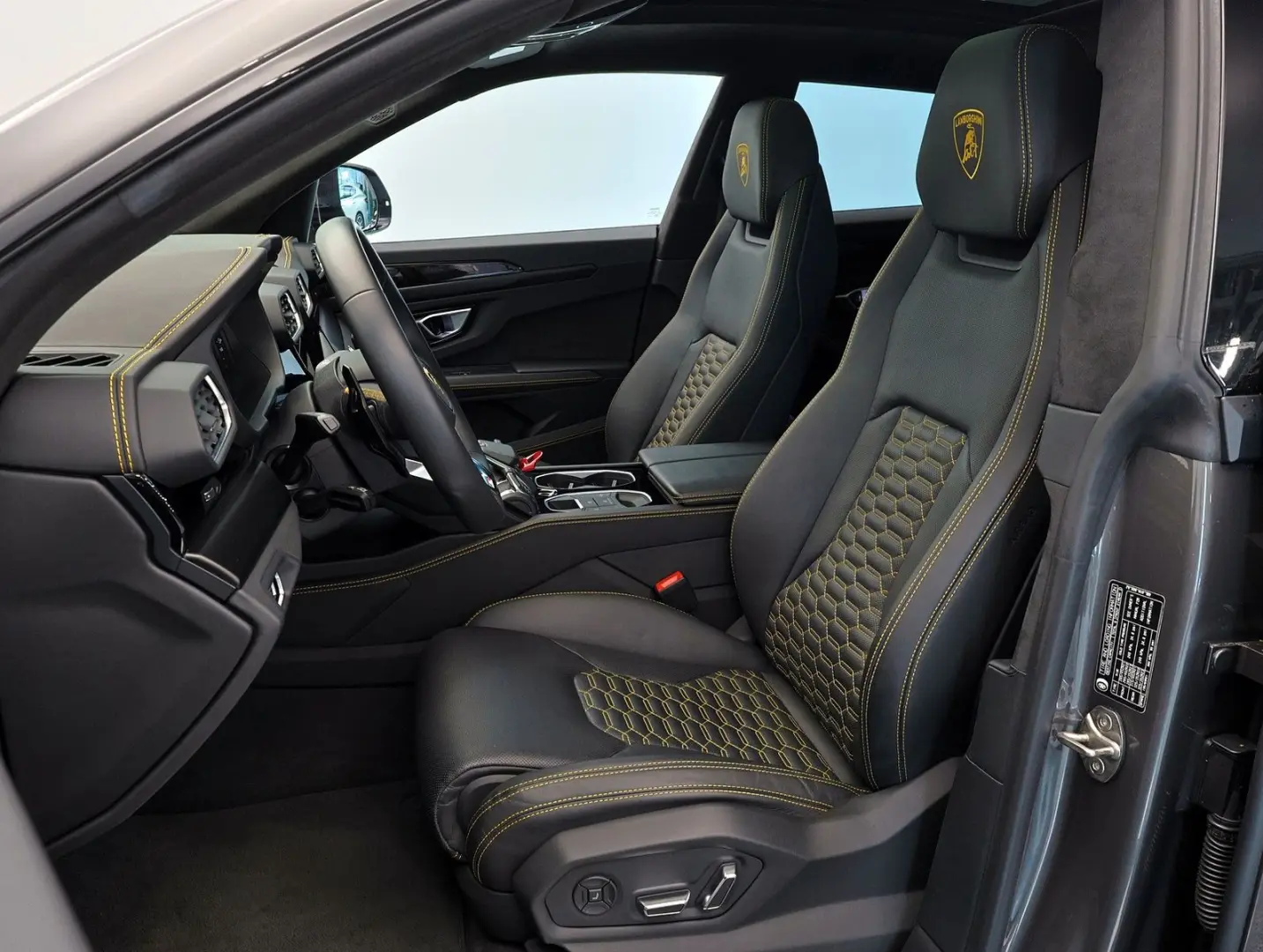 Lamborghini Urus S   AKRAPOVIC   PANO   B & O   MASSAGE