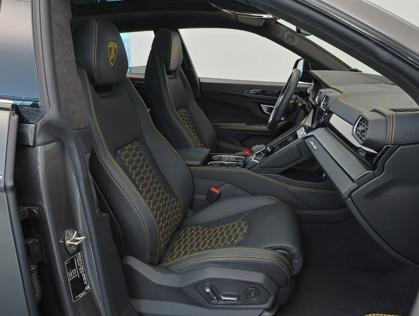 Lamborghini Urus S   AKRAPOVIC   PANO   B & O   MASSAGE