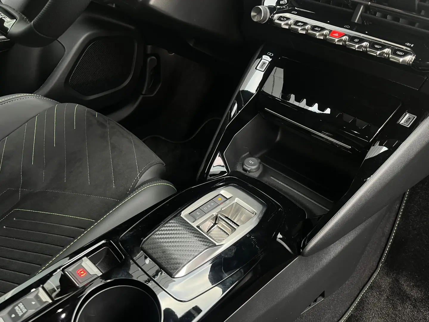 NOUL PEUGEOT 2008 SUV GT 1.2 HYBRID 145 CP E-DCS6