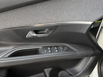 Peugeot 3008 Allure cutie automata 1.6