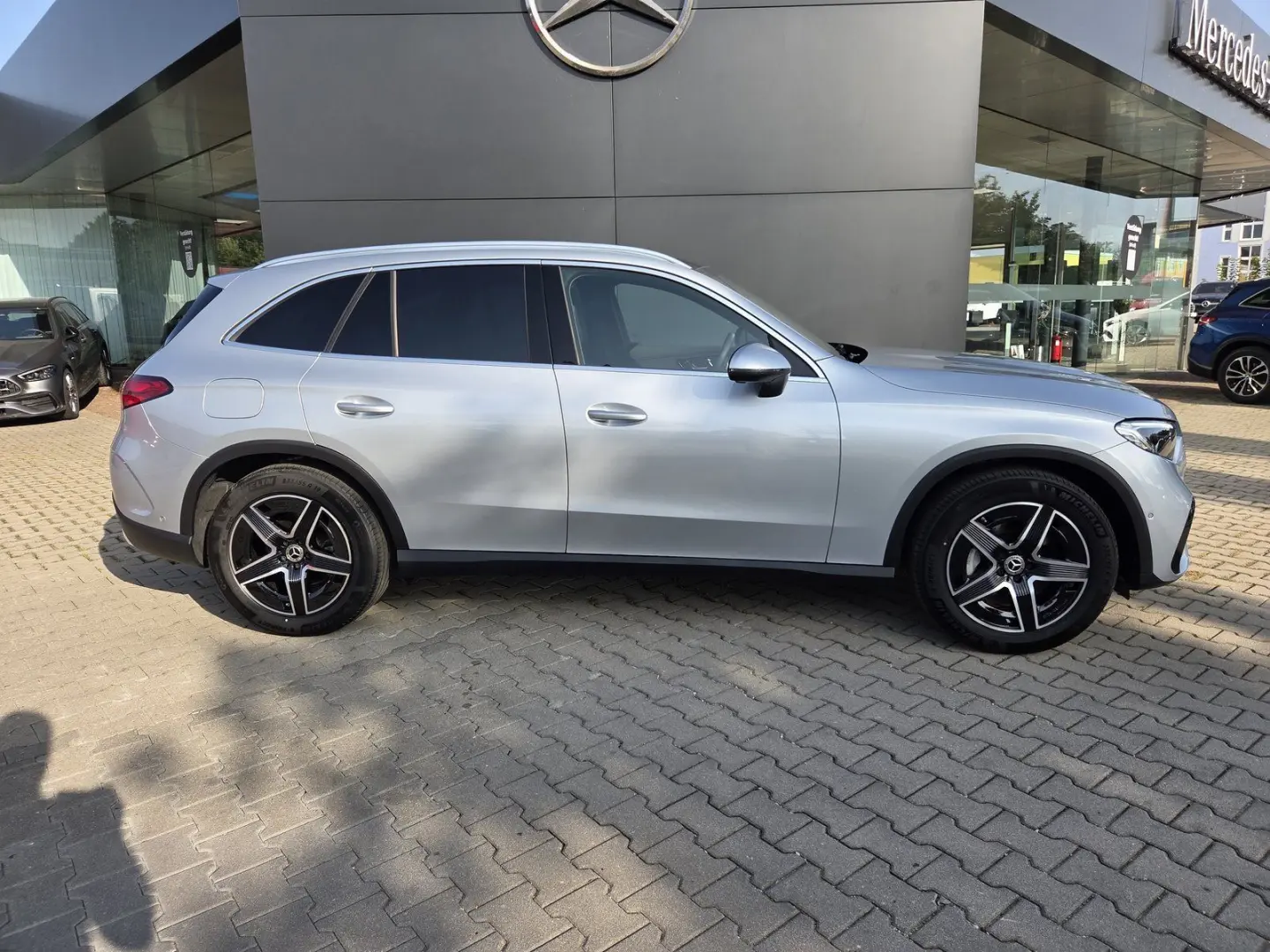 GLC 200 AMG-LINE-ADV PANO AHK DIGITALLIGHT LEDER