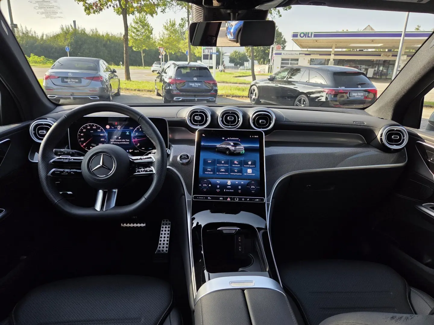 GLC 200 AMG-LINE-ADV PANO AHK DIGITALLIGHT LEDER