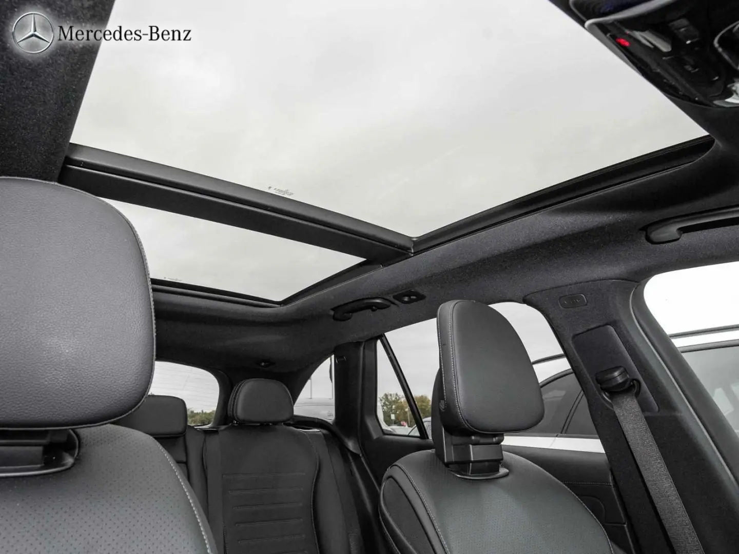 GLC 220 d 4M AMG RüKam MBUX Pano LED AHK 19