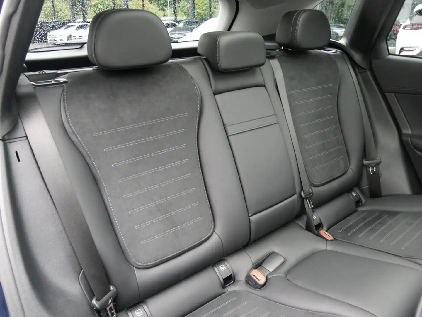 GLC 220d 4M AMG KEYL LED MEMORY PANO DISTR 19''L