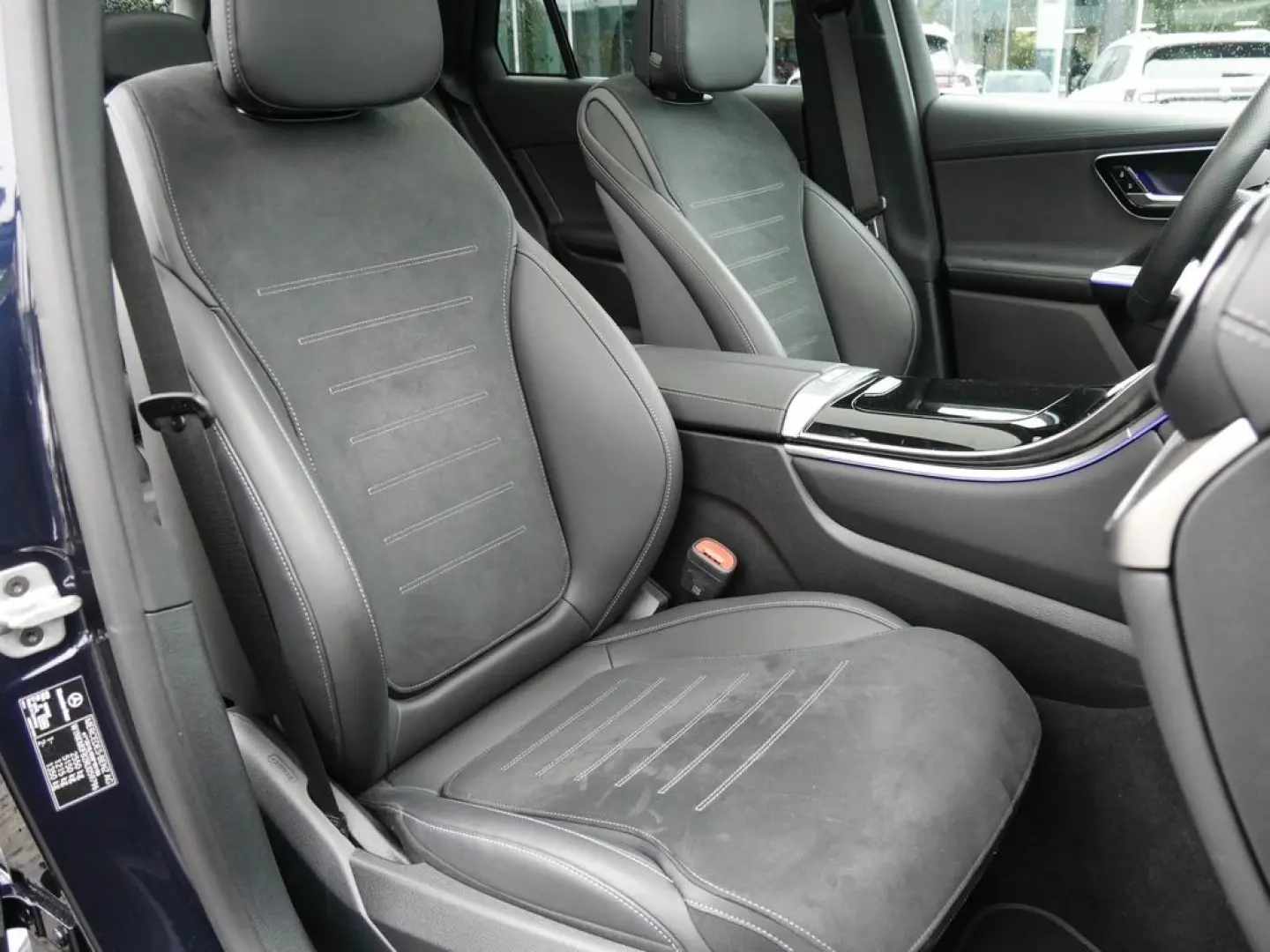 GLC 220d 4M AMG KEYL LED MEMORY PANO DISTR 19''L