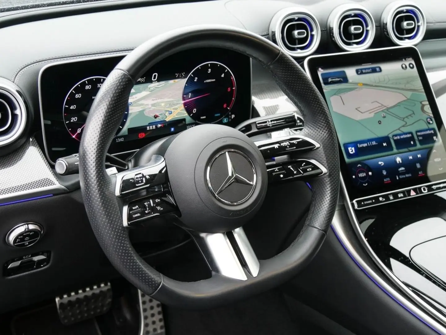 GLC 220d 4M AMG KEYL LED MEMORY PANO DISTR 19''L