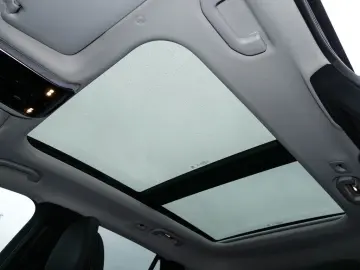 GLC 220d 4M AMG KEYL LED MEMORY PANO DISTR 19''L