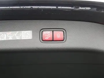 GLC 220d 4M AMG KEYL LED MEMORY PANO DISTR 19''L