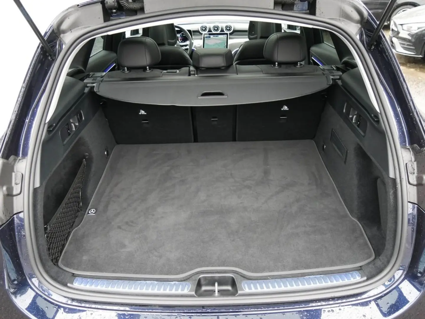 GLC 220d 4M AMG KEYL LED MEMORY PANO DISTR 19''L