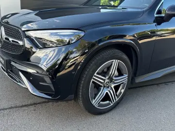 GLC 300 e 4M AMG Panorama Airmatic AHK DigitalL.