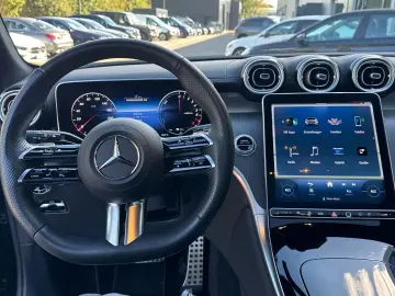 GLC 300 e 4M AMG Panorama Airmatic AHK DigitalL.