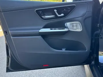 GLC 300 e 4M AMG Panorama Airmatic AHK DigitalL.