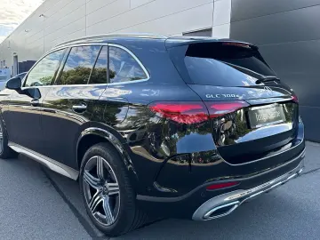 GLC 300 e 4M AMG Panorama Airmatic AHK DigitalL.