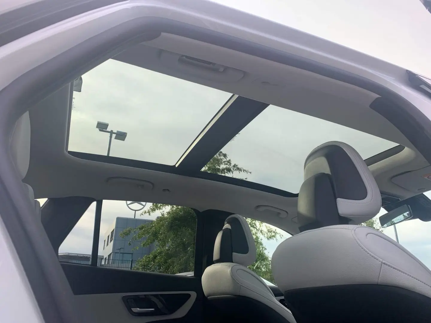 GLC 220 d 4M AMG MBUX Pano Night LED Kam EASY-P.