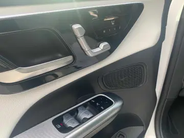 GLC 220 d 4M AMG MBUX Pano Night LED Kam EASY-P.