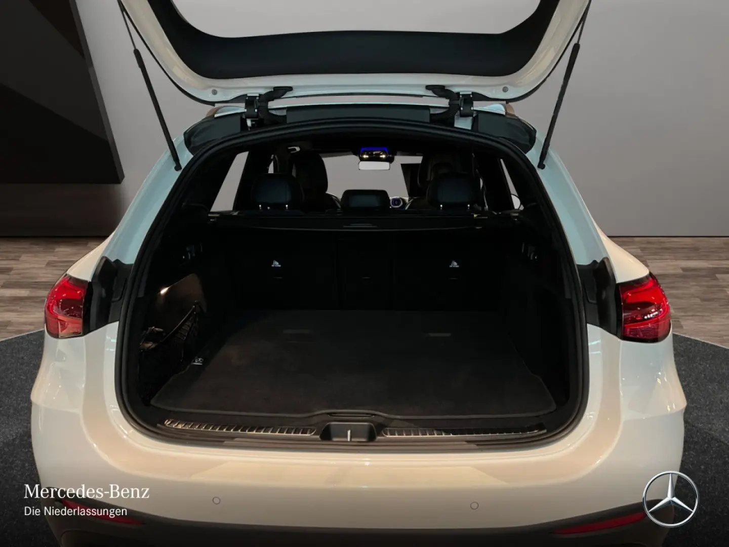 GLC 300 4M AMG Night Pano AHK Trittbr Burmester