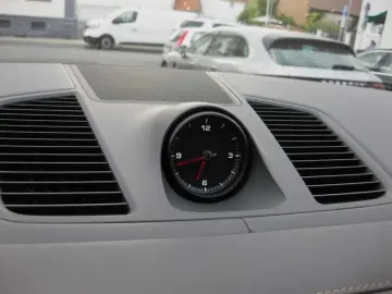 Cayenne Plug-In-Hybrid Platinum Edition 1Hand