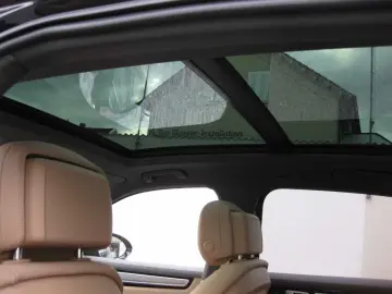 Cayenne Plug-In-Hybrid Platinum Edition 1Hand