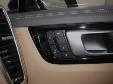 Cayenne Plug-In-Hybrid Platinum Edition 1Hand