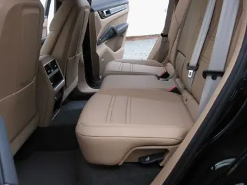 Cayenne Plug-In-Hybrid Platinum Edition 1Hand