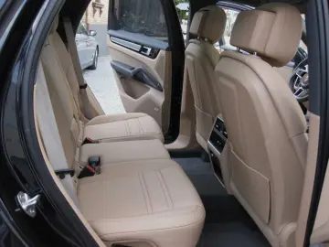 Cayenne Plug-In-Hybrid Platinum Edition 1Hand