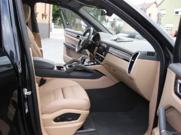 Cayenne Plug-In-Hybrid Platinum Edition 1Hand