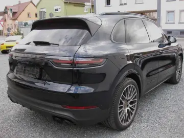 Cayenne Plug-In-Hybrid Platinum Edition 1Hand