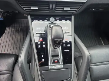 Cayenne E-Hybrid Panaroma HUD LED