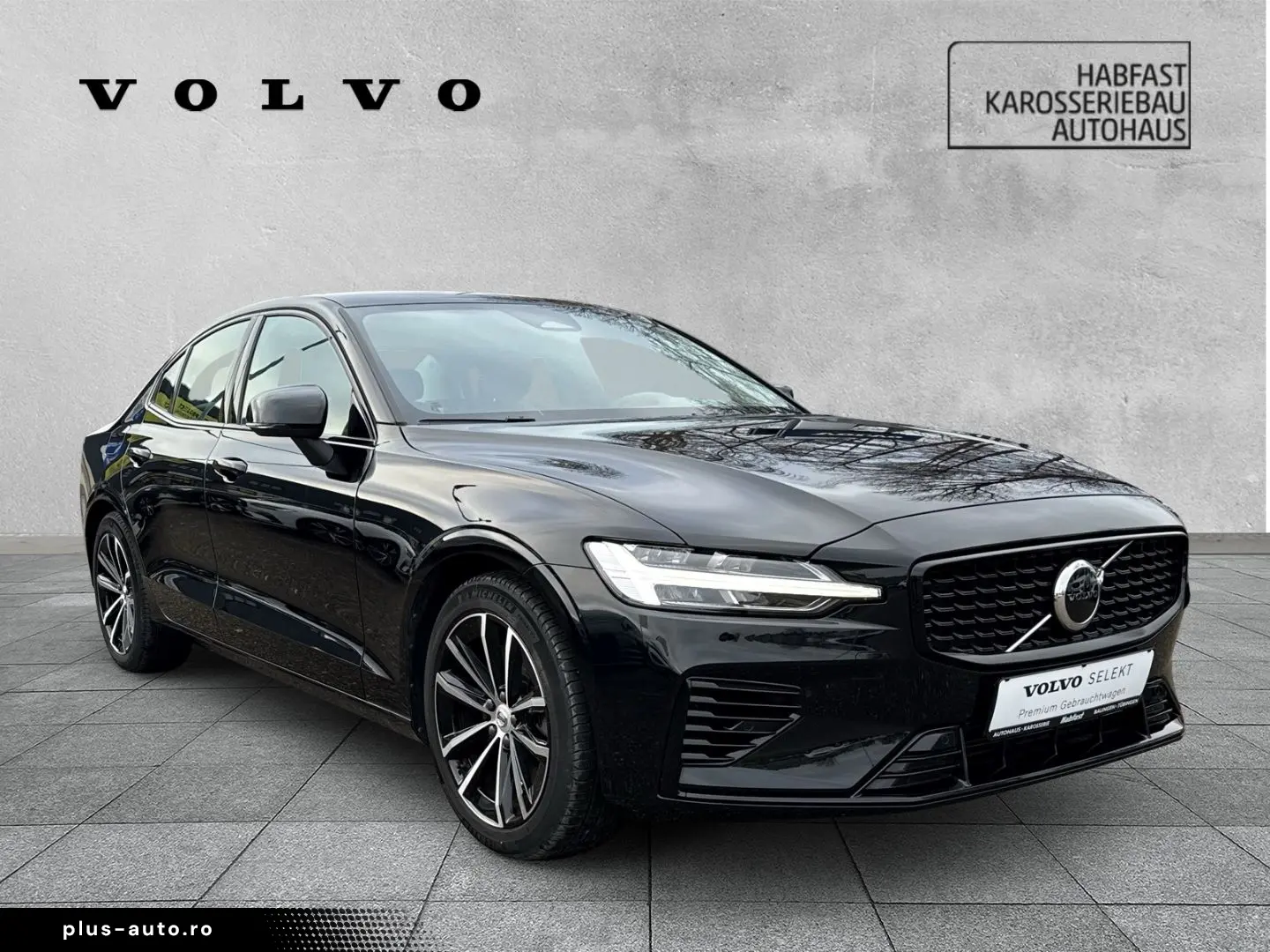 S60 Plus Dark Recharge Plug-In Hybrid AWD StandH