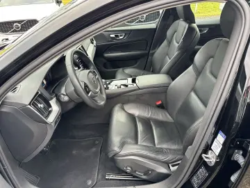 S60 Plus Dark Recharge Plug-In Hybrid AWD StandH