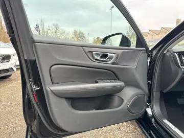 S60 Plus Dark Recharge Plug-In Hybrid AWD StandH