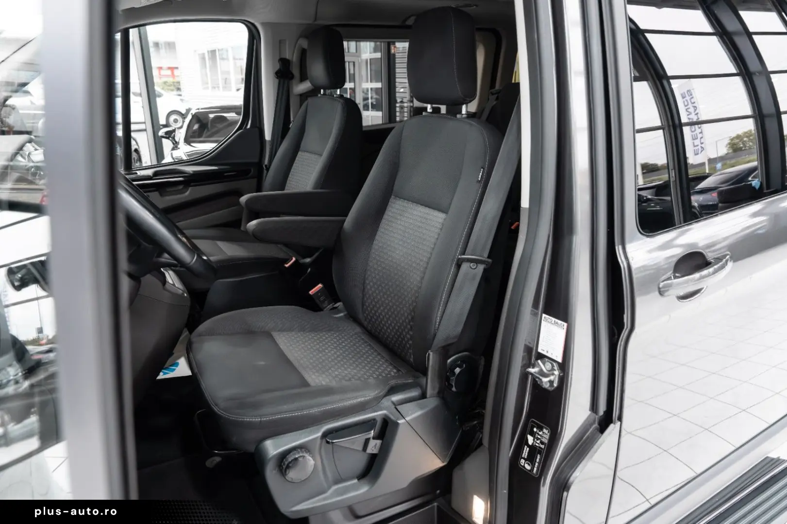 Tourneo Custom Kombi 320 L2 Aut. NAVI LED 1.HAND