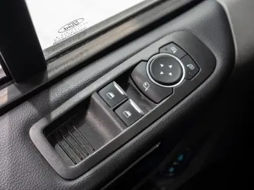 Tourneo Custom Kombi 320 L2 Aut. NAVI LED 1.HAND