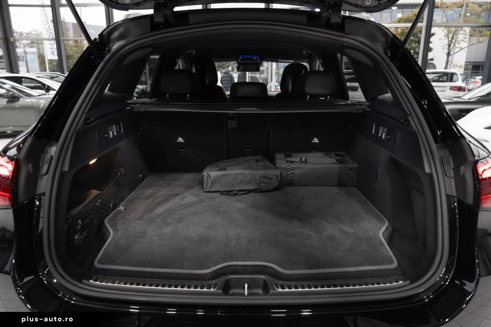 GLC 300 e 4M AMG-LINE NIGHT SOUND-SYS LEDER 360