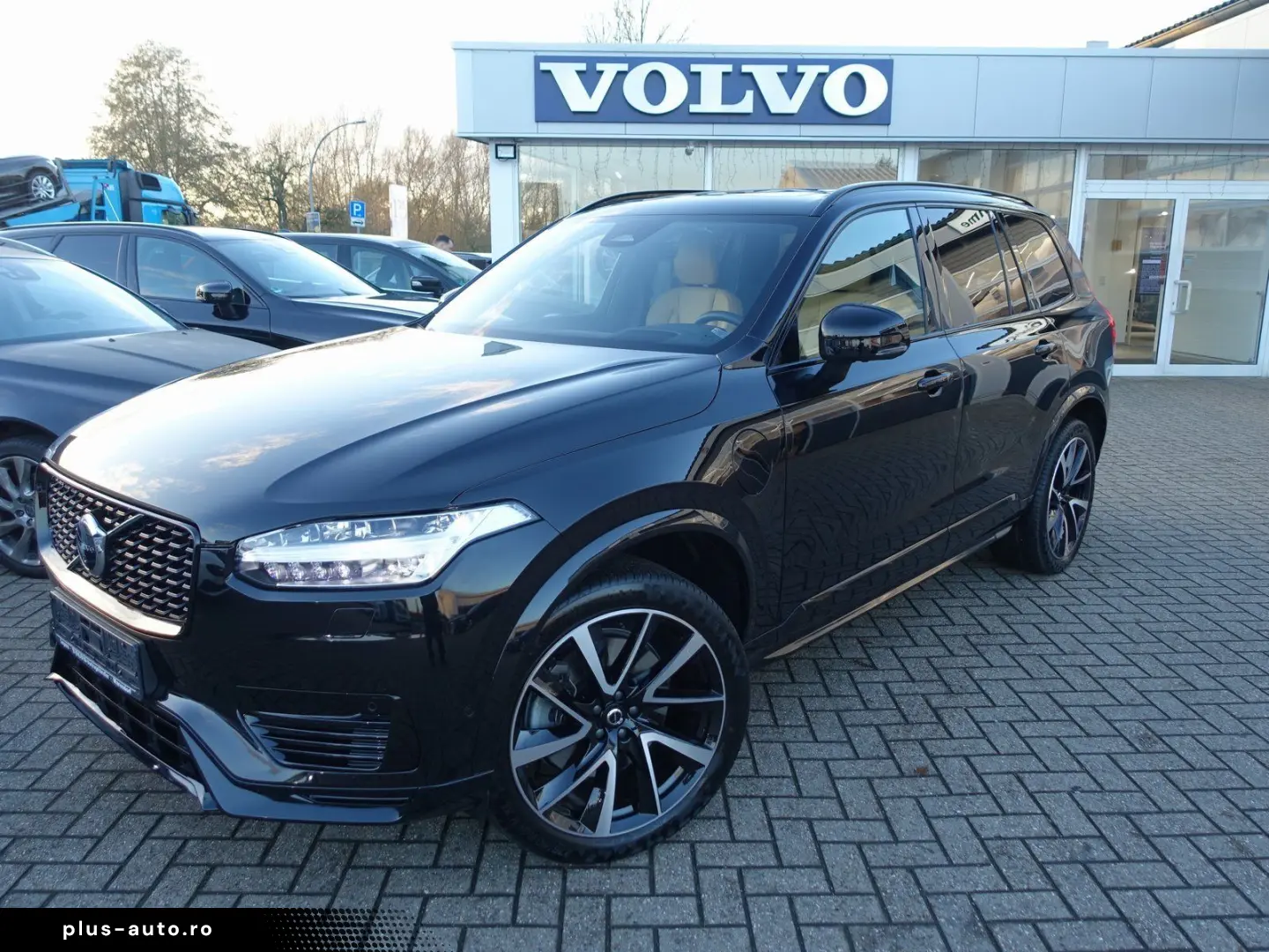 XC90 Recharge T8 AWD Ultimate Dark FourC AHK H&K