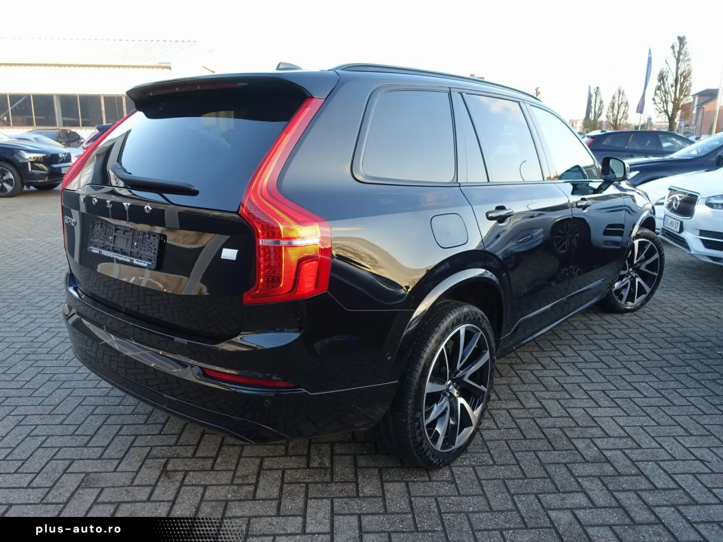 XC90 Recharge T8 AWD Ultimate Dark FourC AHK H&K