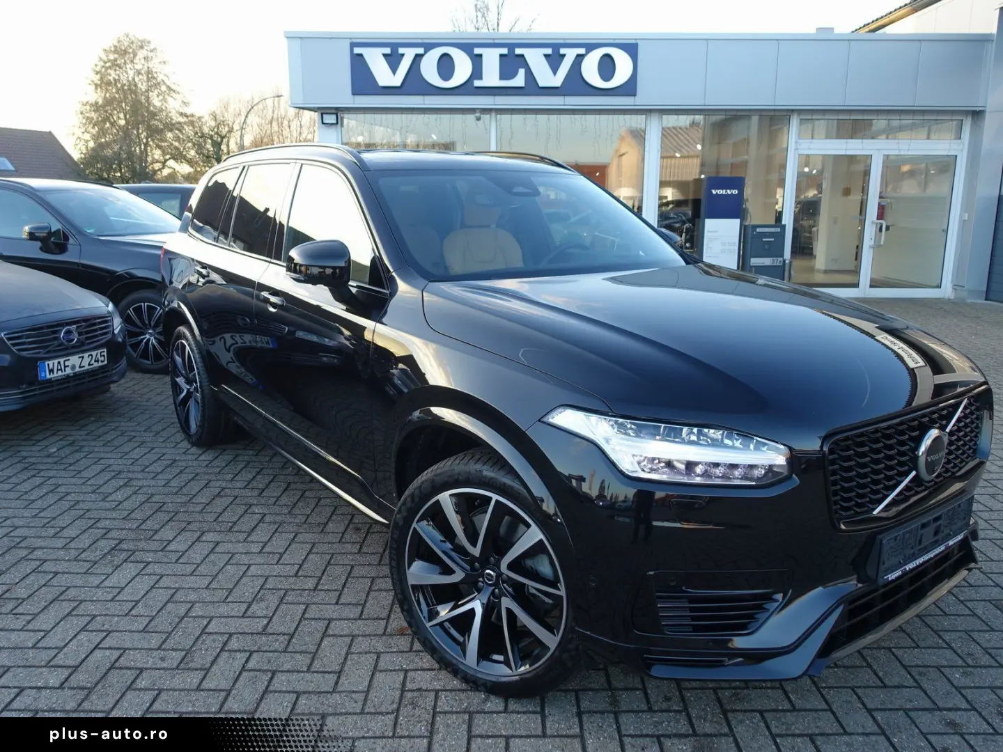 XC90 Recharge T8 AWD Ultimate Dark FourC AHK H&K