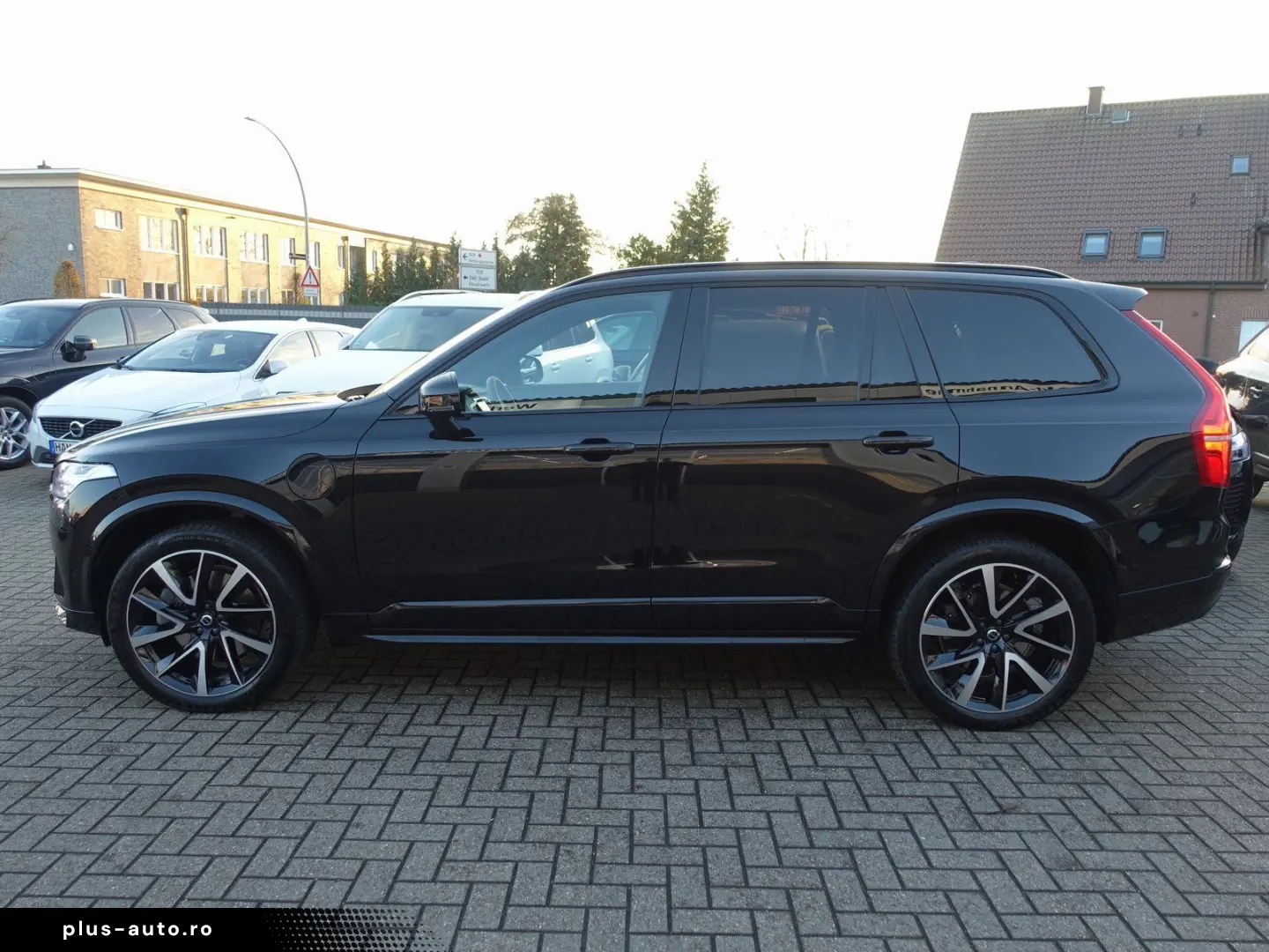 XC90 Recharge T8 AWD Ultimate Dark FourC AHK H&K